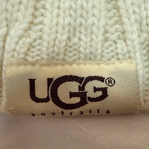 UGG Cream Cable Knit Scarf – 100% Wool Winter Wrap - Picture 7 of 9